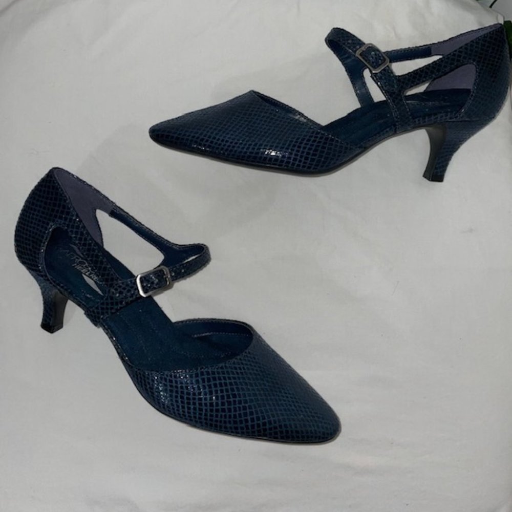 Aerosoles low heel navy blue size 9